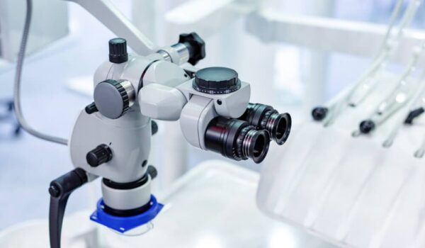 چرا درمان ریشه با میکروسکوپ موفق‌تر است؟